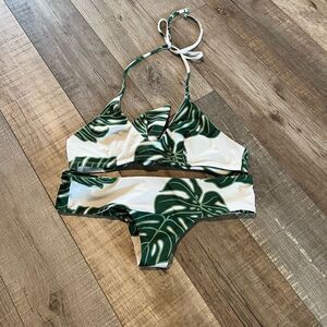 GREENLEE SWIM BRA TOP & CITY BRIEF - GREEN
LEAF PRINT size 0